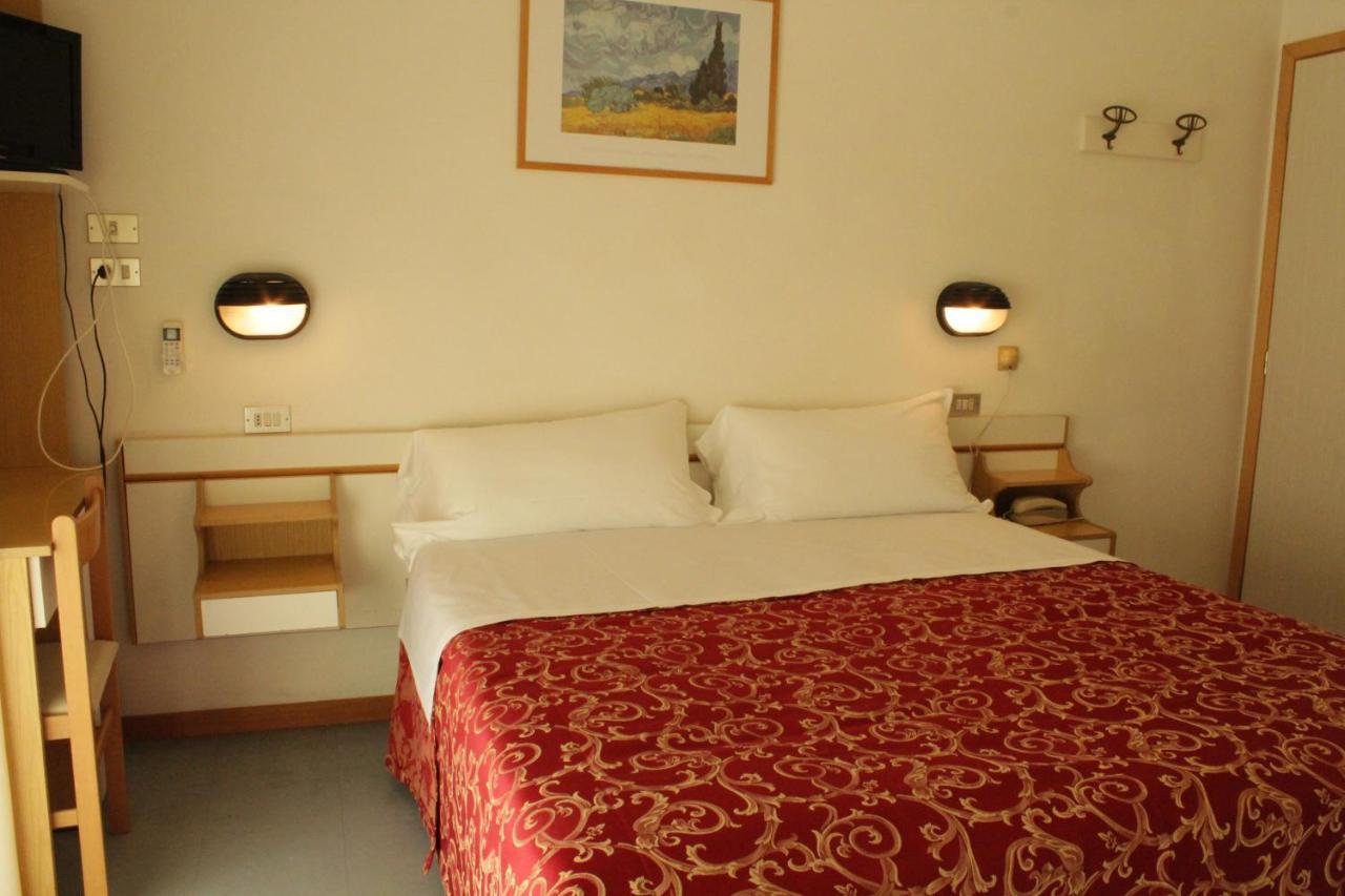 Hotel Clara Riccione Eksteriør billede