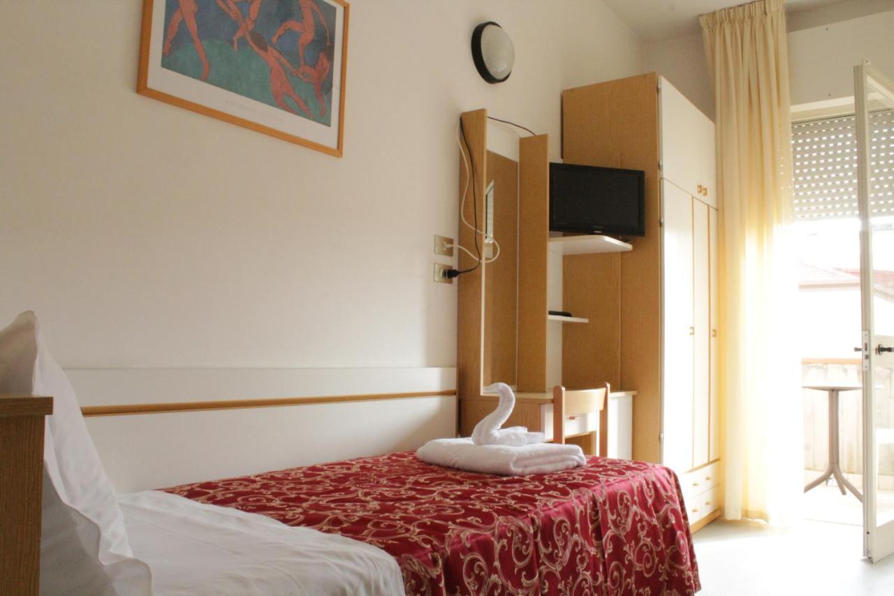 Hotel Clara Riccione Eksteriør billede