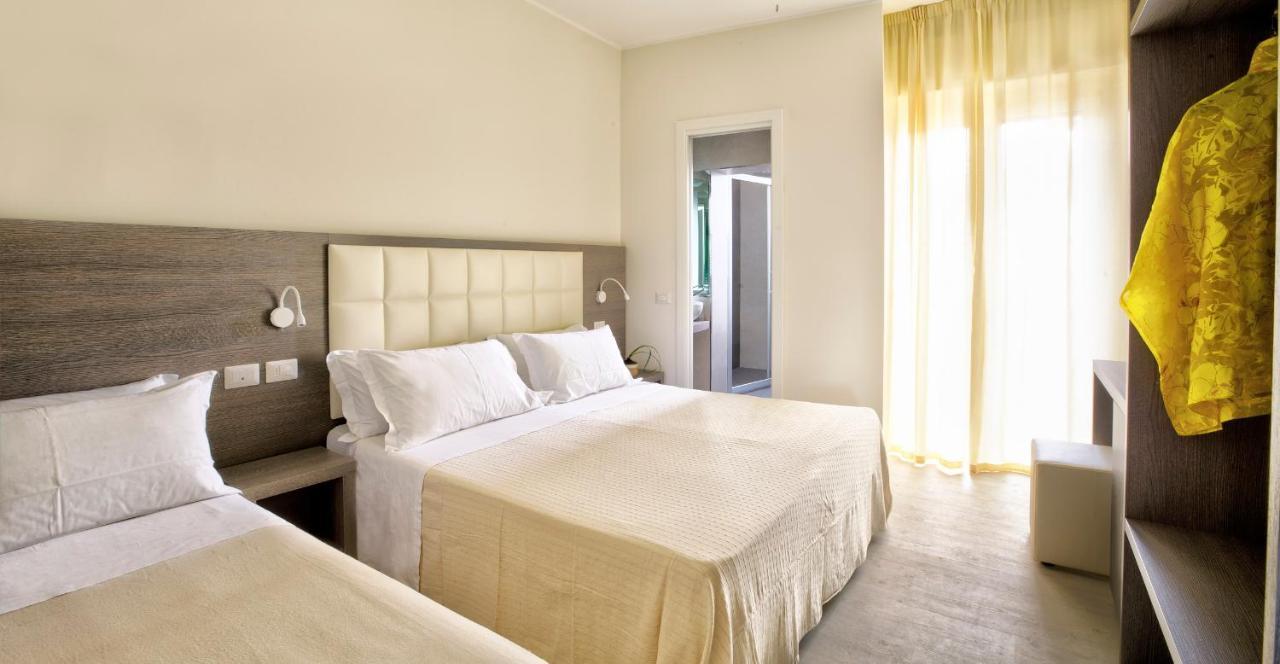 Hotel Clara Riccione Eksteriør billede